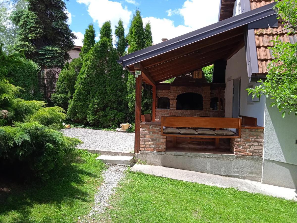 Holiday Home Amila Високо Екстериор снимка