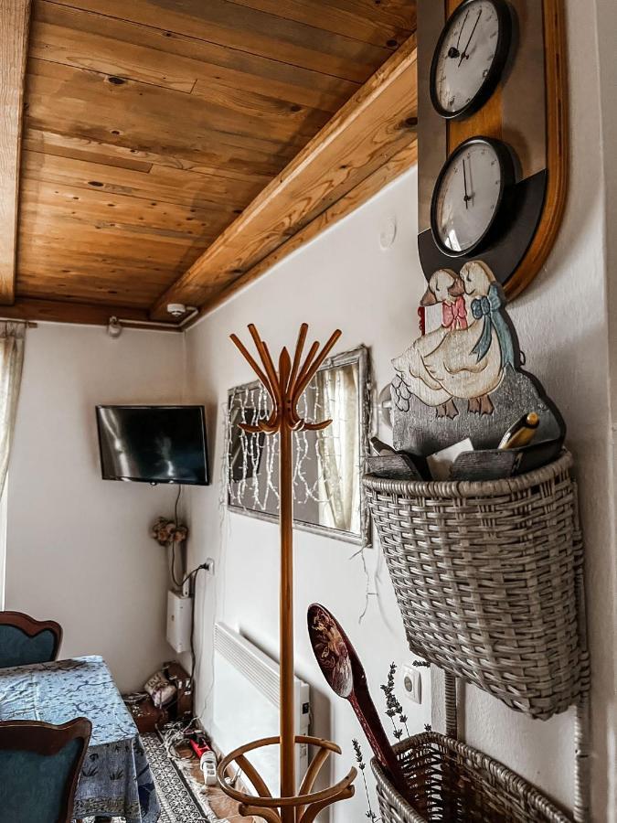 Holiday Home Amila Високо Екстериор снимка