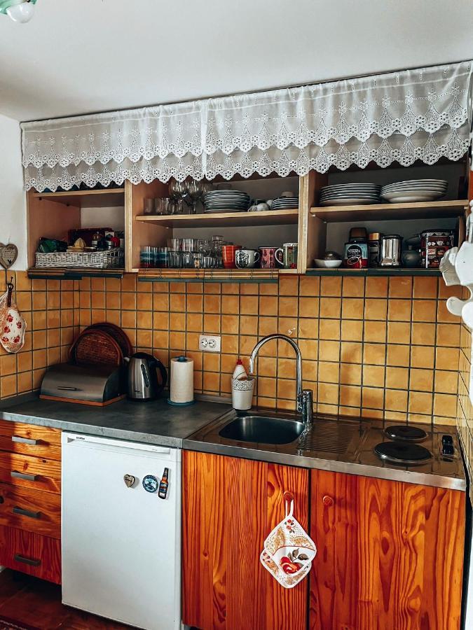 Holiday Home Amila Високо Екстериор снимка