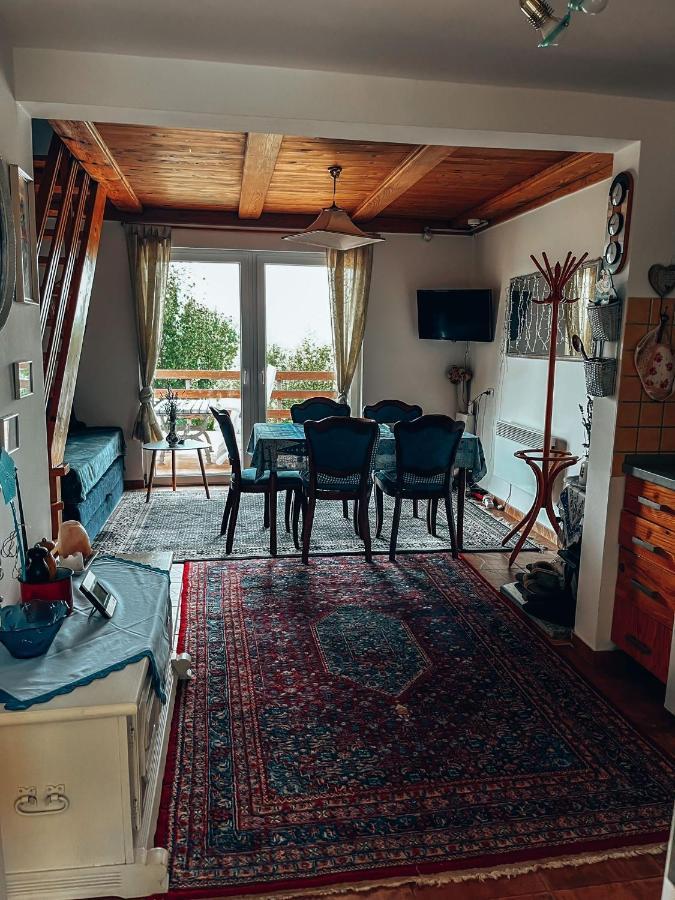 Holiday Home Amila Високо Екстериор снимка
