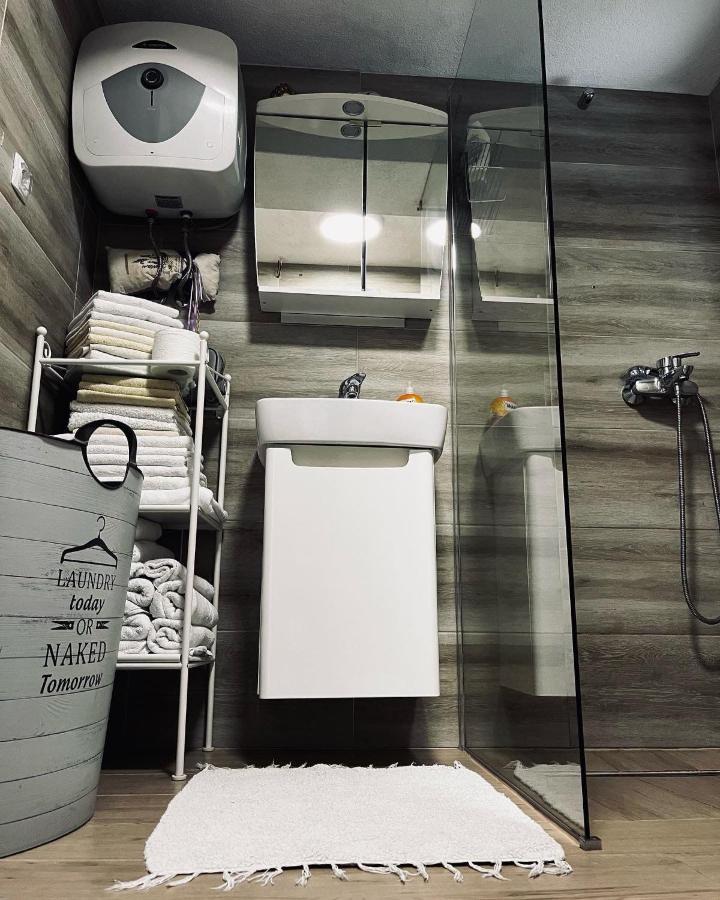Holiday Home Amila Високо Екстериор снимка