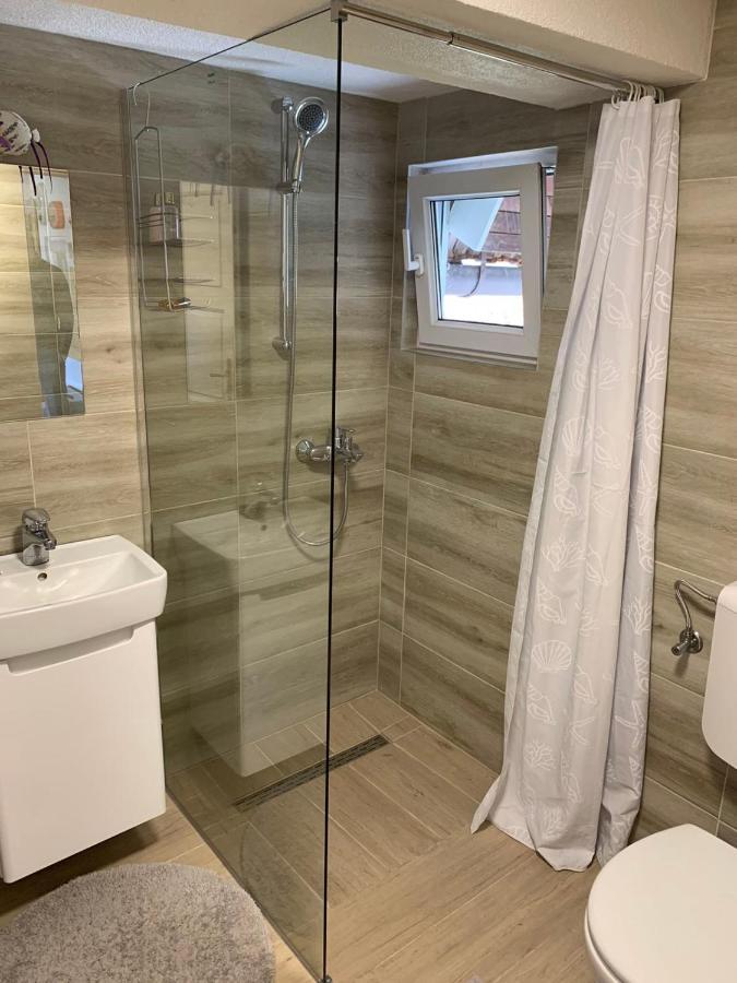 Holiday Home Amila Високо Екстериор снимка